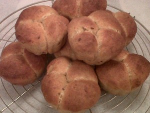 How to Bake Clover-Shaped Sweet Potato Buns - cookingwithkimberly.com