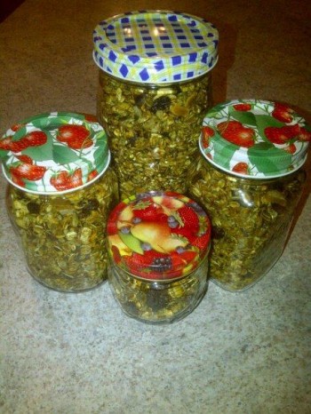 How to Make Granola at Home - http://CookingWithKimberly.com