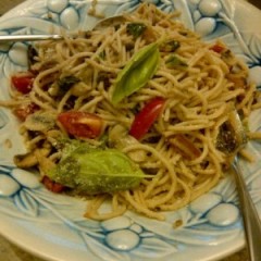 How to Cook Brown Rice Spaghetti with Mushrooms, Cherry Tomatoes, Bacon & Basil