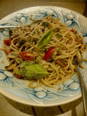 Brown Rice Spaghetti with Mushrooms, Cherry Tomatoes, Bacon & Basil - CookingWithKimberly.com