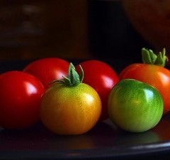 How to Make Mozzarella Balls with Tomatoes & Hummus Wraps: School Lunch Ideas