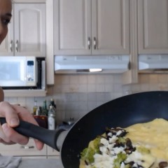 How to Cook a Broccoli, Shiitake Mushroom & Feta Omelette + Video