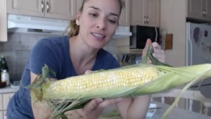 Web Chef Review: Ontario Corn-on-the-Cob at Harvest Barn Country Markets - cookingwithkimberly.com