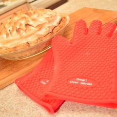 Web Chef Review + Contest: Smart Oven Gloves by Amazing Ventures