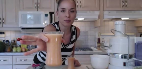 How to Make Apple, Strawberry & Wheat Grass Juice Video