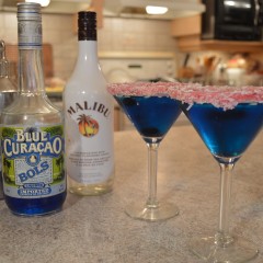 How to Make Blue Christmas Cocktails Video