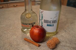 Golden Apple Cinnamon Bubbly Cocktail - cookingwithkimberly.com