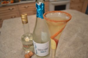 Golden Apple Cinnamon Bubbly Cocktail - cookingwithkimberly.com