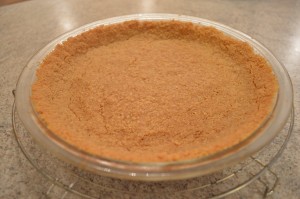 How to Make a Graham Cracker Pie Crust - cookingwithkimberly.com