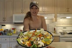 How to Make a Healthy Garden Salad - cookingwithkimberly.com