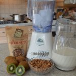 How to Make Kiwi & Tiger Nuts Milk Smoothies - cookingwithkimberly.com