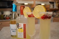How to Make Limoncello Bubbly Cocktails + Video