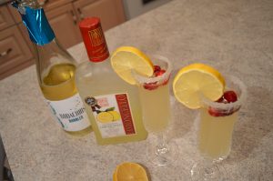 How to Make Limoncello Bubbly Cocktails - cookingwithkimberly.com