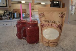 How to Make Tiger Nut & Berry Smoothies - cookingwithkimberly.com