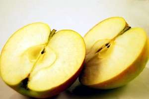 How to Make Apple, Granola, Peanut Butter & Honey Snack