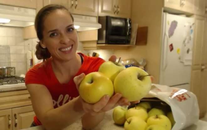 Web Chef Review: Ontario Golden Delicious Apples at Harvest Barn Country Markets