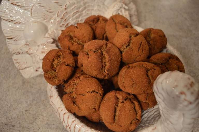 Gluten-Free Holiday Butternut Squash Tiger Nut Dinner Rolls + Video